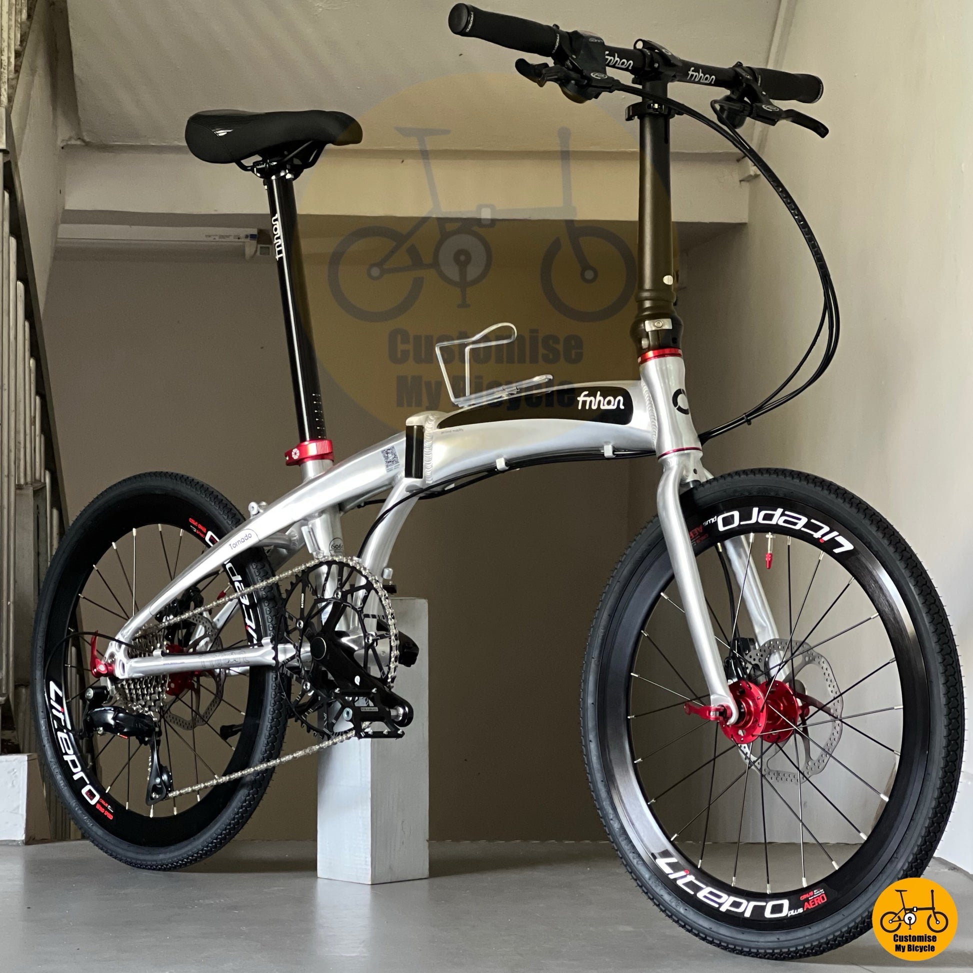 Basikal Lipat 22 Inci Fnhon Tornado Warna Perak dengan Rim Aero dan Gear Shimano
