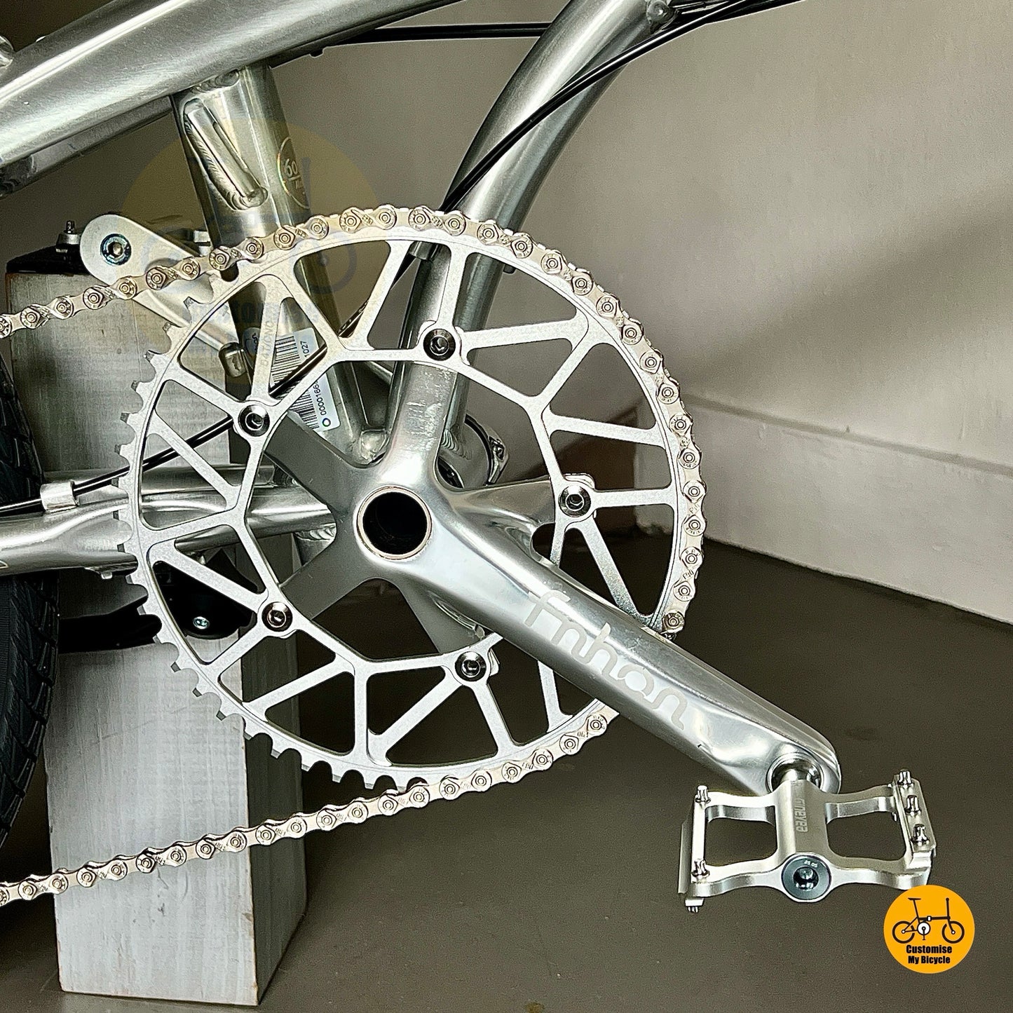 Fnhon Tornado Polished Silver Hollowtech crankset close view
