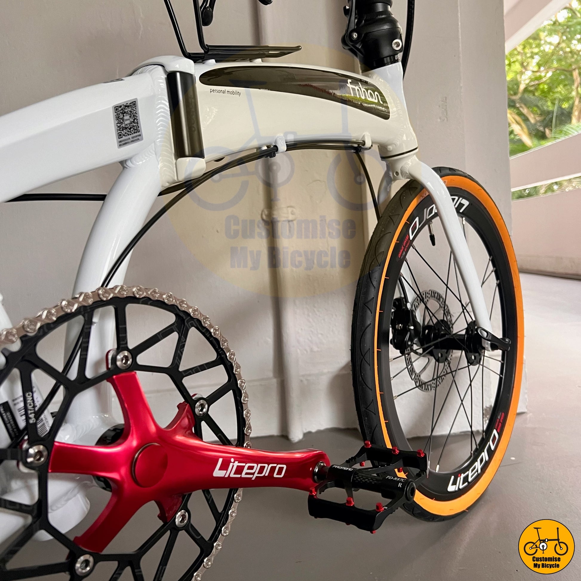 Elegant White Frame with Tan Tyres – Classic Meets Performance
