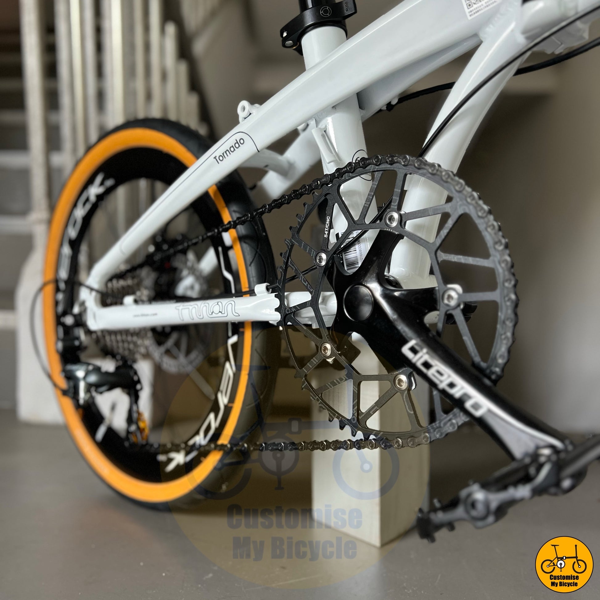 Side view of Fnhon Tornado foldable bicycle in white  
