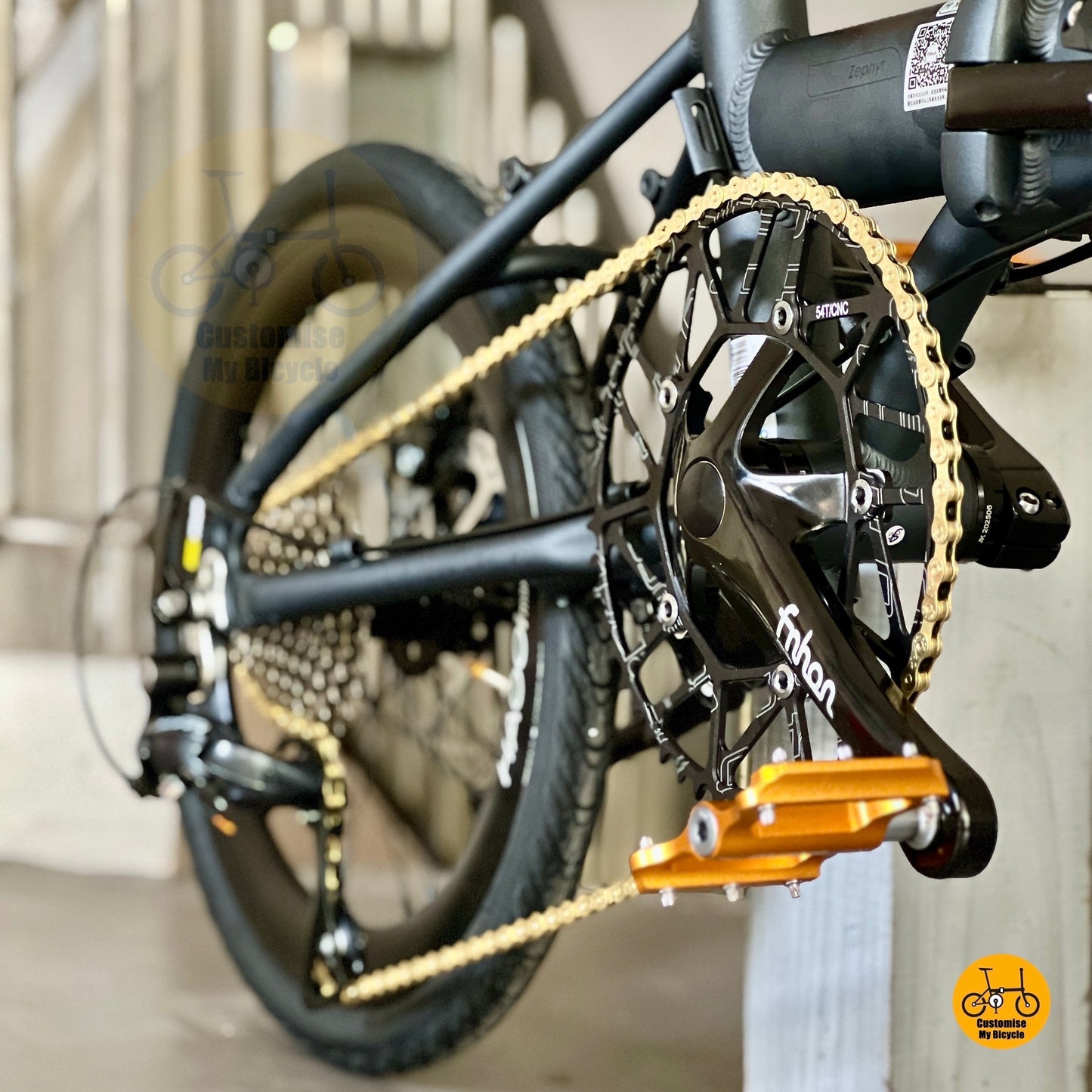 Fnhon Zephyr folding bike close up Hollowtech crank LITEPRO hollow 54t chainring
