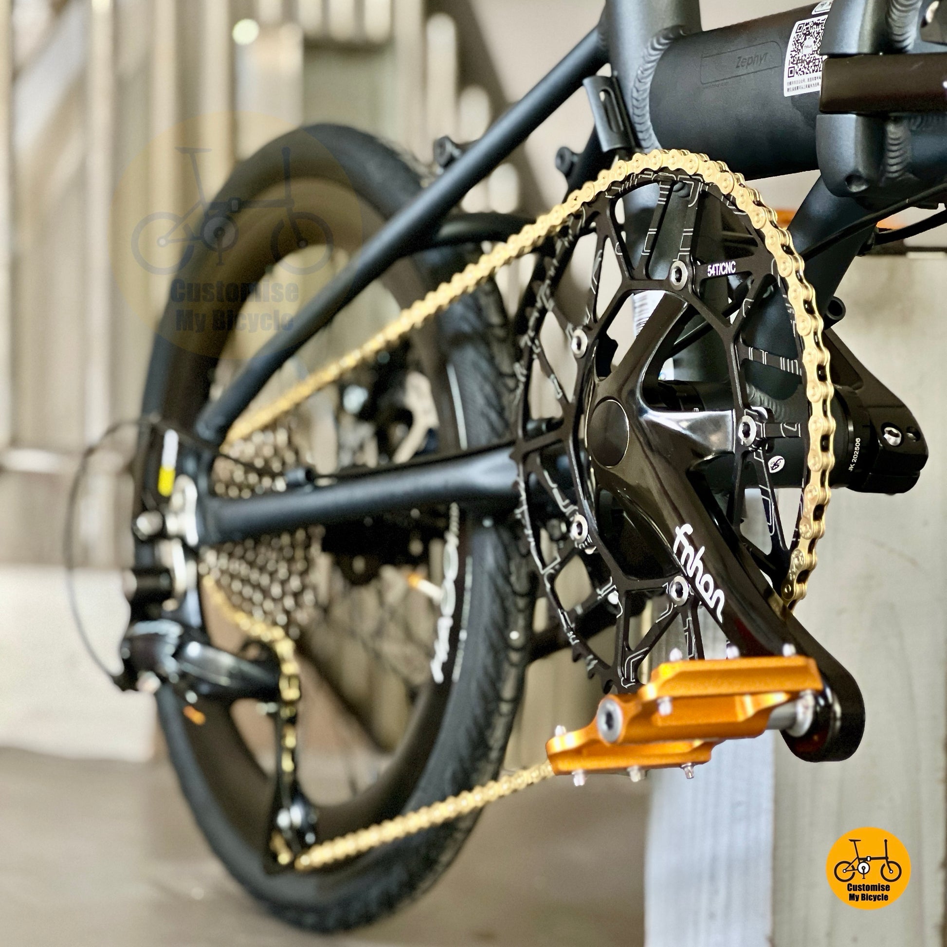 Fnhon Zephyr folding bike close up Hollowtech crank LITEPRO hollow 54t chainring
