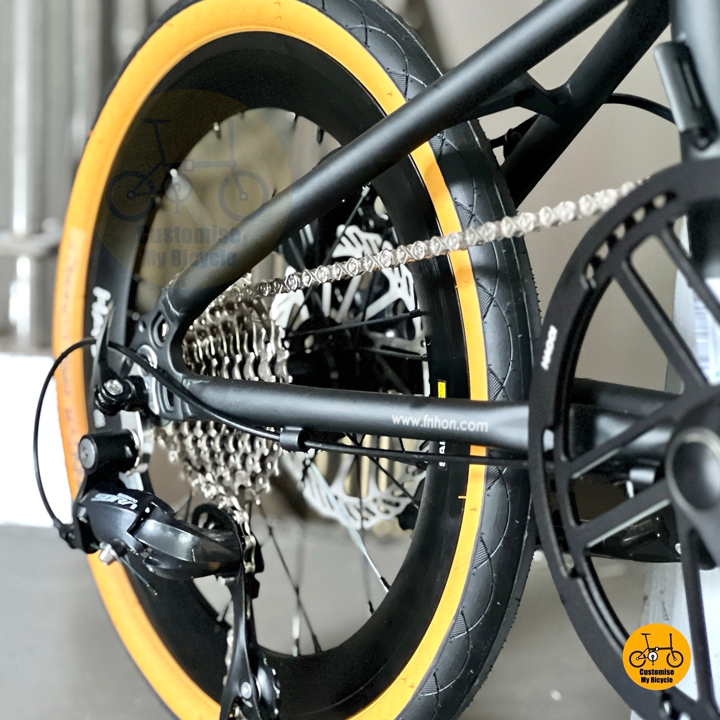 Folding bicycle with PROMEND bearings pedals and customised comfy saddle