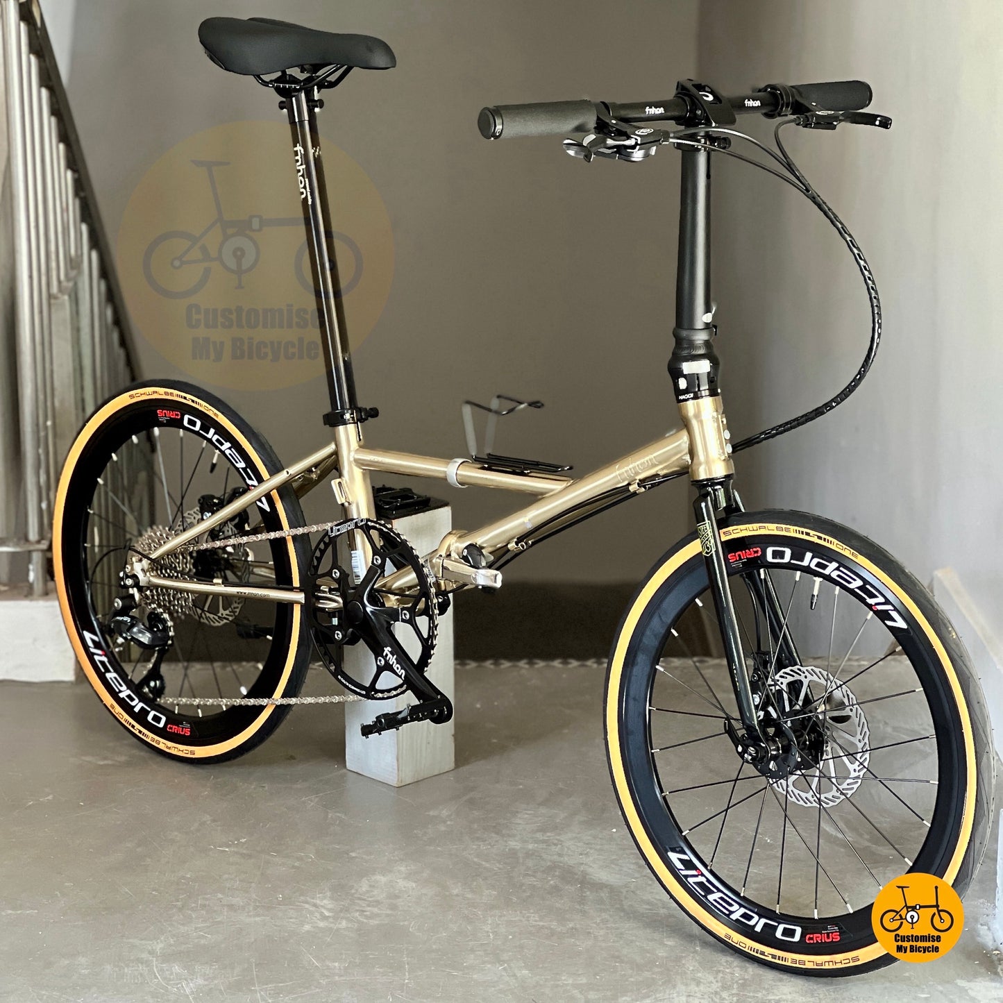 Sepeda Lipat Fnhon Thunderstorm 22 Inci Titanium Gold Shimano 9 Kecepatan Rangka Baja Kuat
